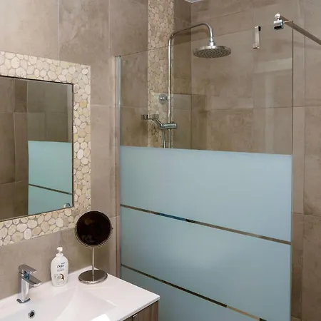 Maresia's - 200 Meters From Oura - By Bedzy Apartment *